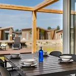 Detached Luxurious Lodge With Washingmachine, Near The Beach