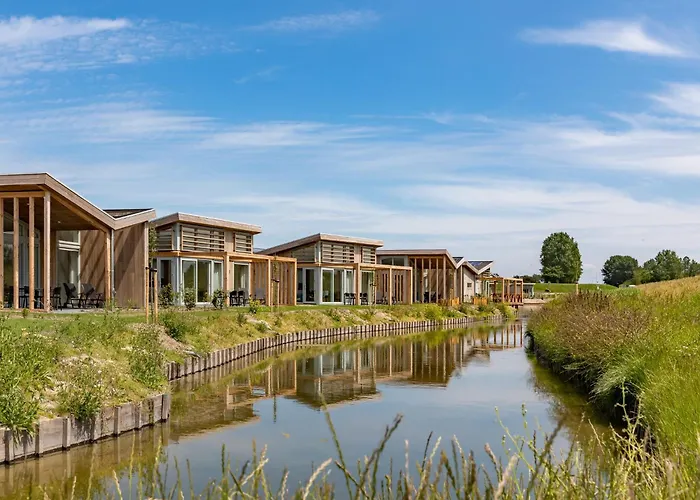 Detached Luxurious Lodge With Washingmachine, Near The Beach