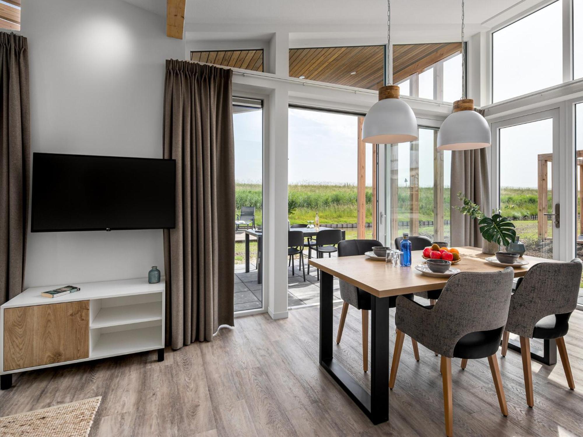 Detached Luxurious With Washingmachine, Near The